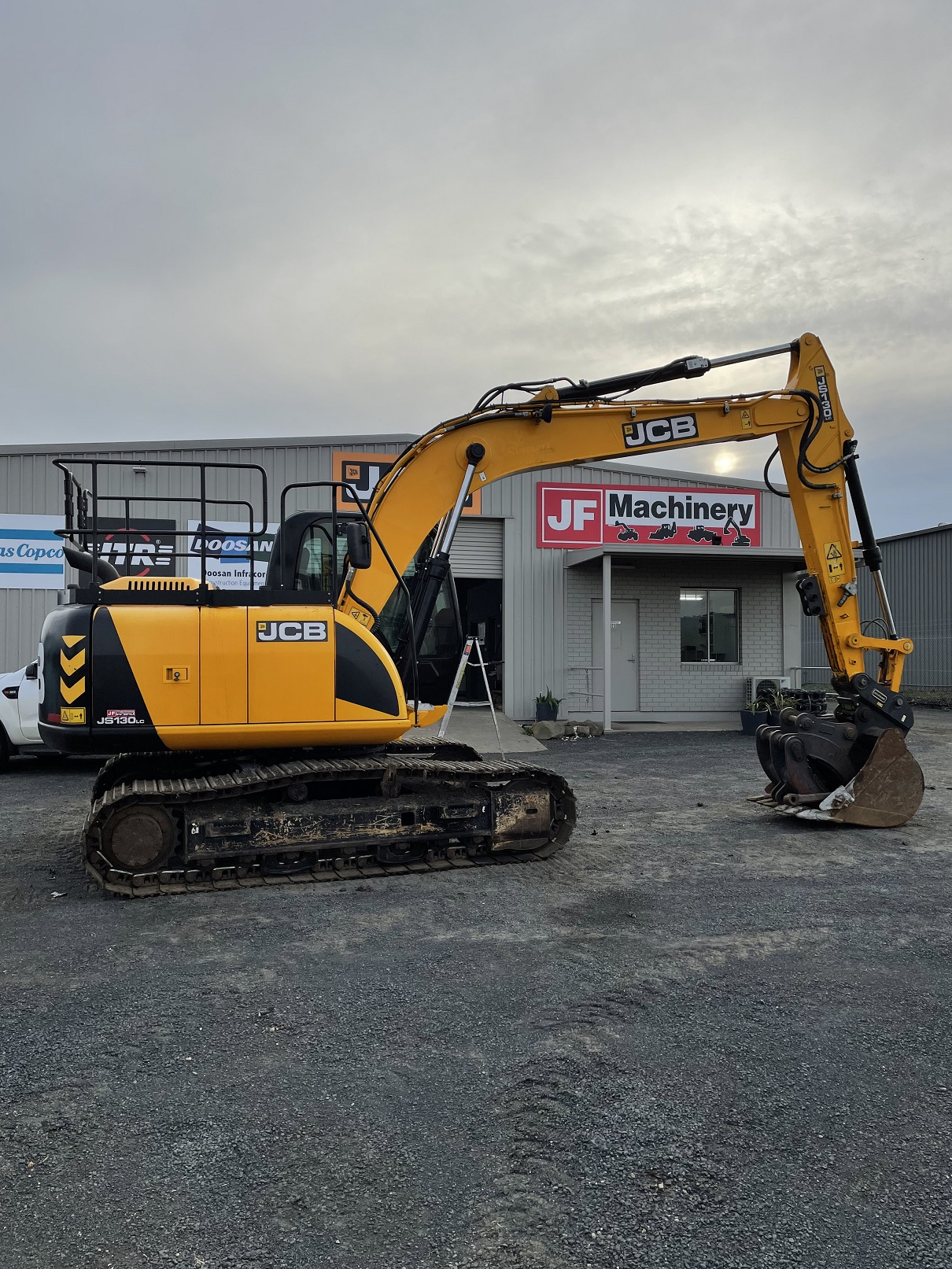 2018 2018 JCB JS130 excavator Excavator for sale